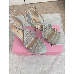 SEXY SILVER METALLIC HEELS W/ RHINESTONES